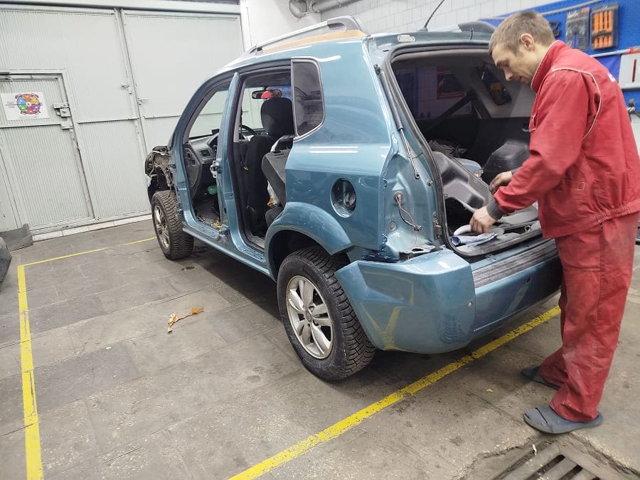 Разборка или сборка салона автомобиля Разборка или сборка салона автомобиля