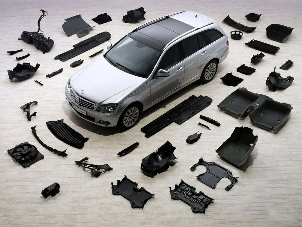 При производстве автомобилей может быть задействовано до 100 разных видов пластика