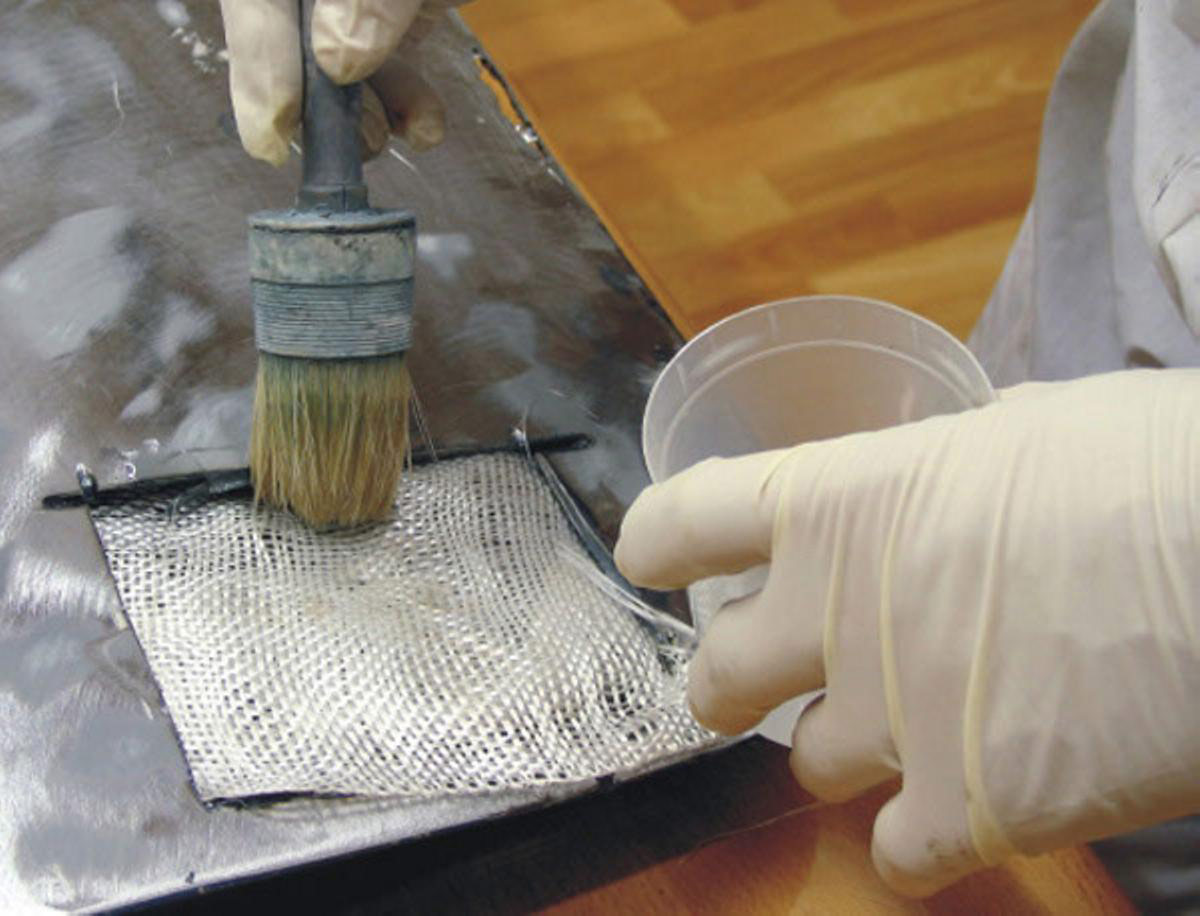 Нанесение клея