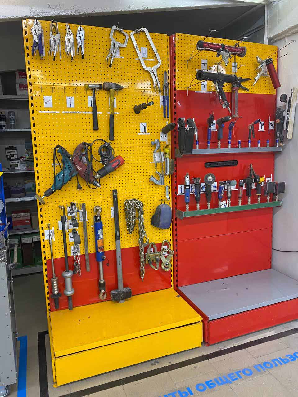 В сервисе кузовного ремонта KUTUZOVV есть весь необходимый инструмент