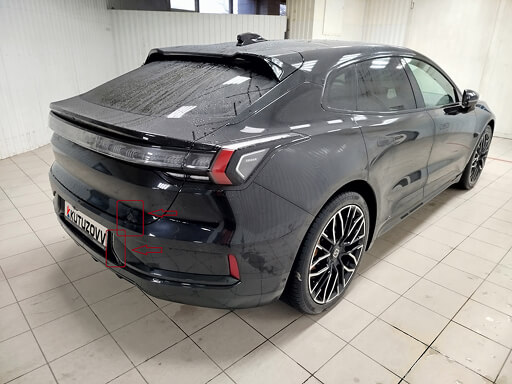 Повреждение заднего бампера