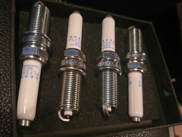 Регулярно проверяйте и меняйте свечи зажигания